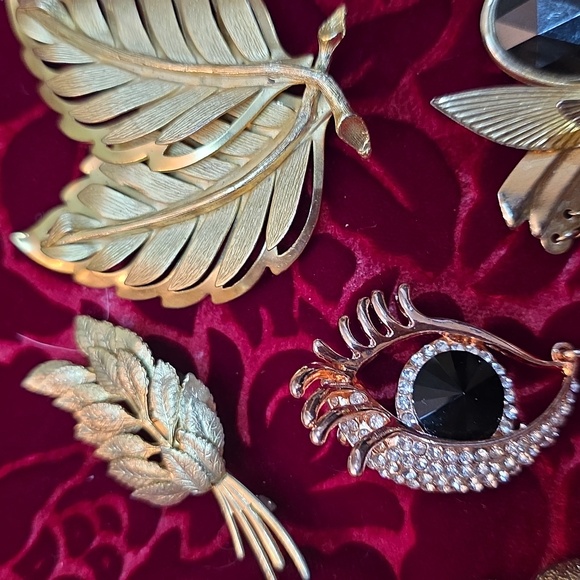 LOT OF 22 VINTAGE BROOCHES - Picture 11 of 13